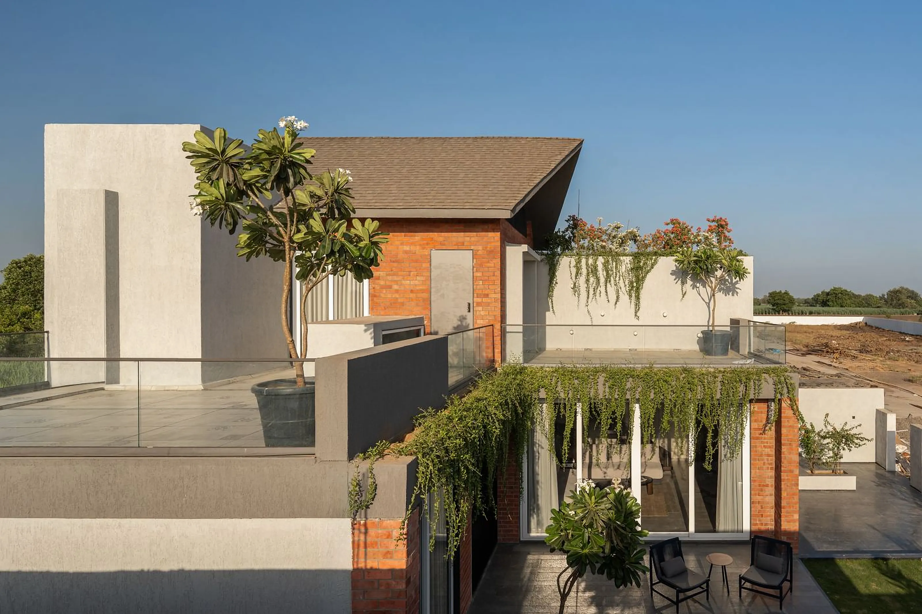 Artham Splendora — terrace and façade